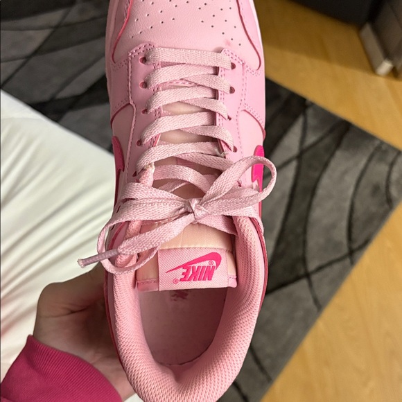 Nike Women's pink dunks - Picture 4 of 6